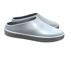 Saint Morta flow slides in grey